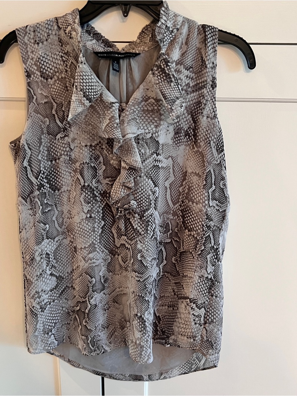 White House Black Market gray snake print sleeveless V-neck ruffle blouse-size 2